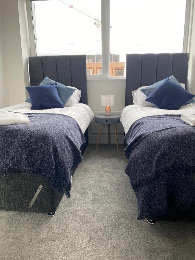 מילטון קינס Central Location, Parking, Wi-Fi, Modern Apartment מראה חיצוני תמונה