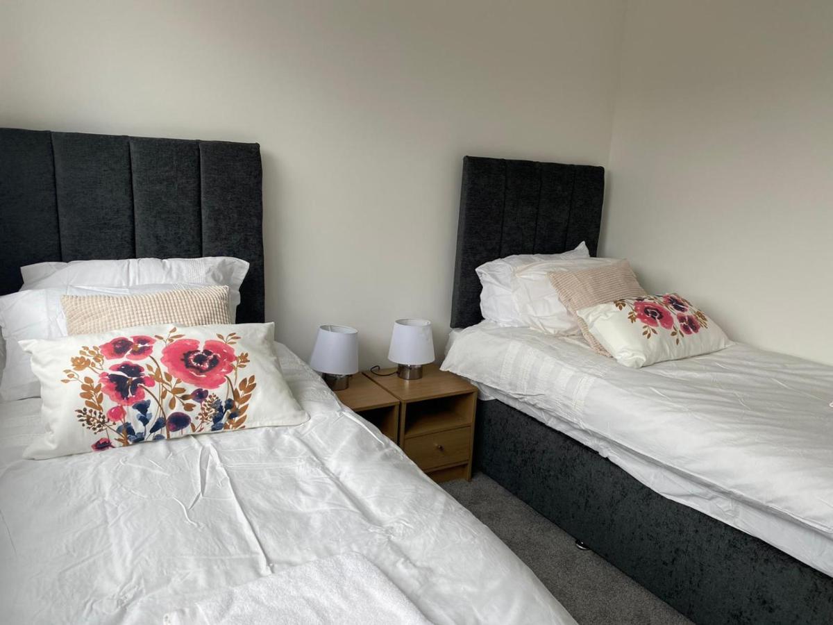 מילטון קינס Central Location, Parking, Wi-Fi, Modern Apartment מראה חיצוני תמונה
