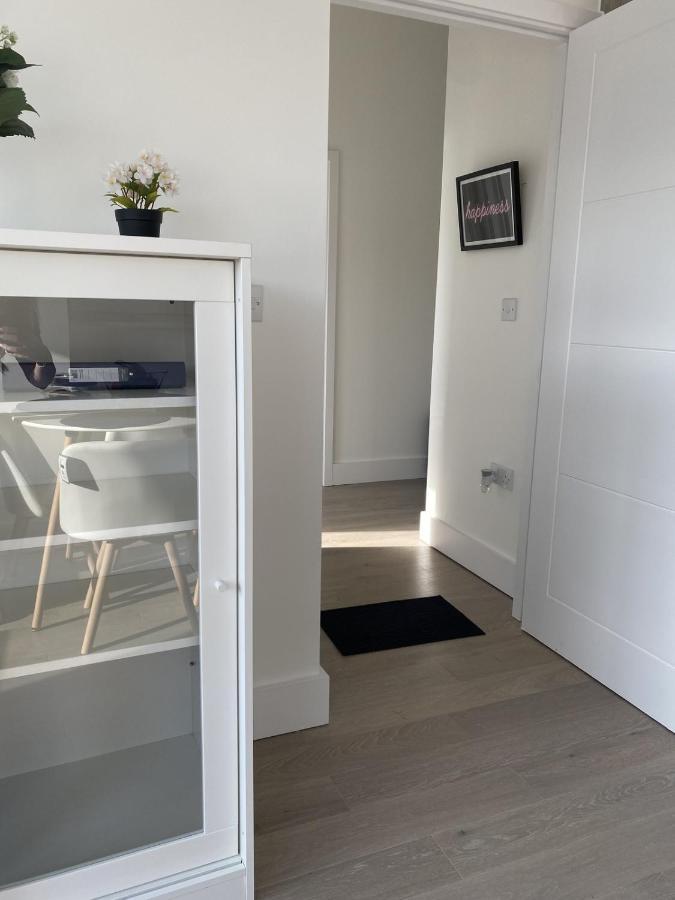 מילטון קינס Central Location, Parking, Wi-Fi, Modern Apartment מראה חיצוני תמונה