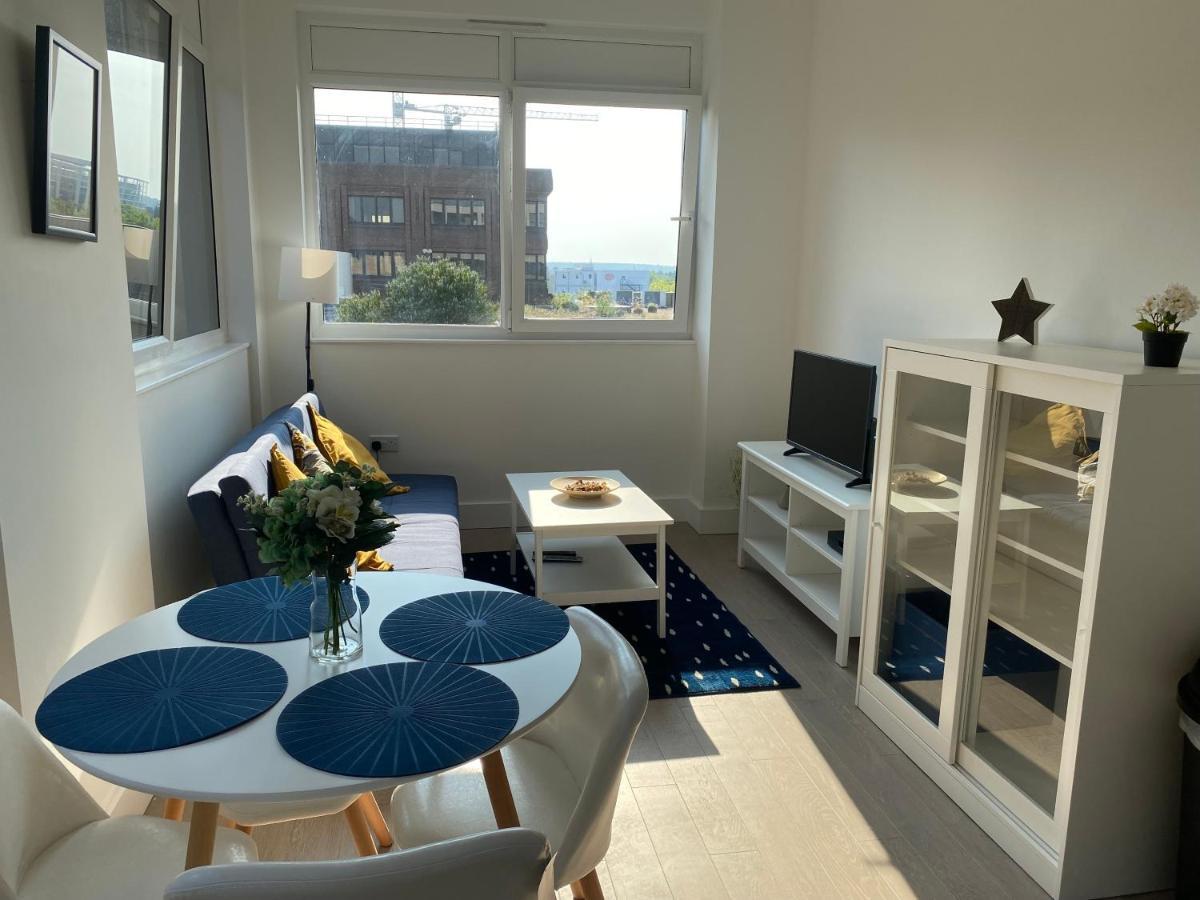 מילטון קינס Central Location, Parking, Wi-Fi, Modern Apartment מראה חיצוני תמונה