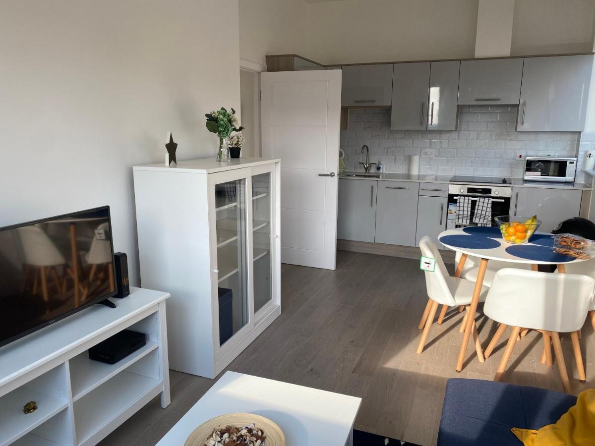 מילטון קינס Central Location, Parking, Wi-Fi, Modern Apartment מראה חיצוני תמונה