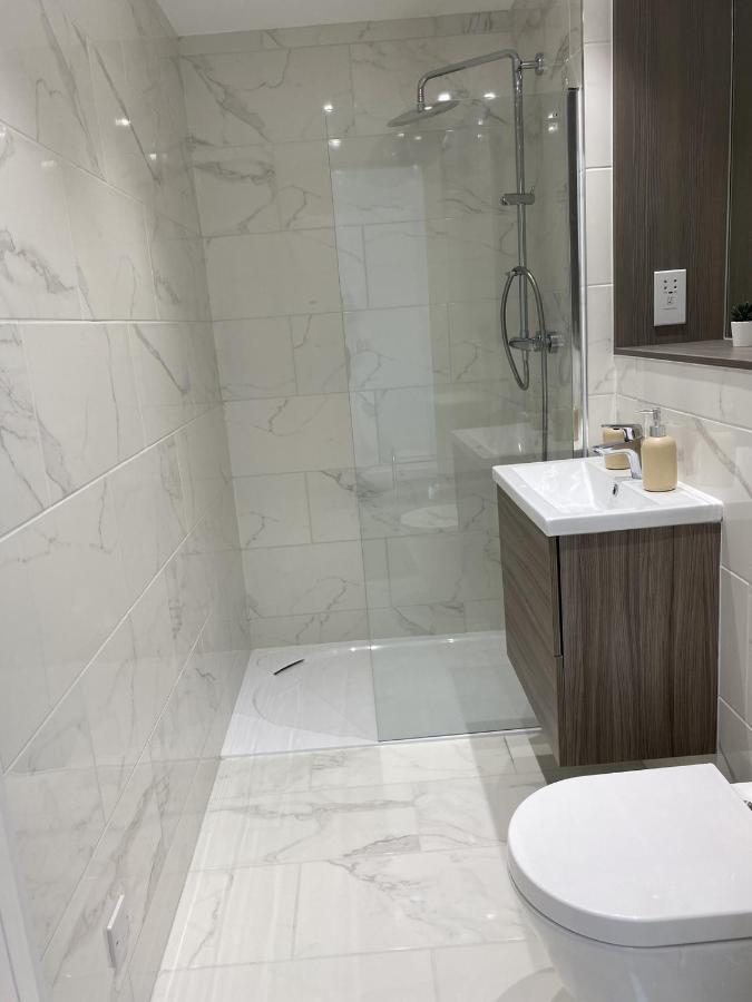 מילטון קינס Central Location, Parking, Wi-Fi, Modern Apartment מראה חיצוני תמונה